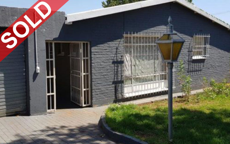 ALBERTSKROON THREE BEDROOM HOME WITH FLATLET POTENTIAL