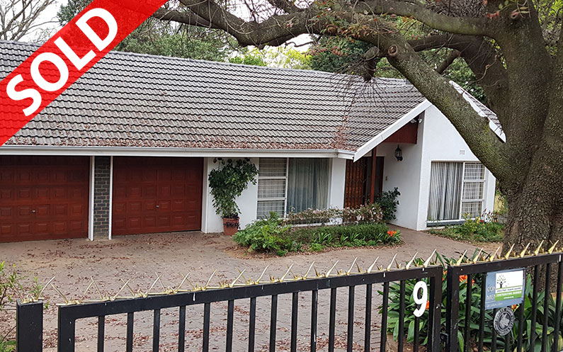 AUCTION SALE OF WINDSOR GLEN / RANDPARK FOUR BEDROOM HOME WITH SWIMMING POOL