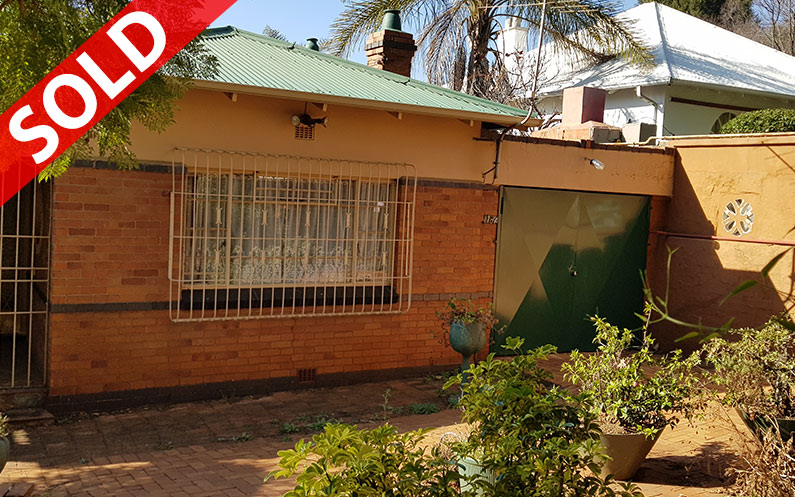 AUCTION SALE OF MELVILLE THREE BEDROOM HOME