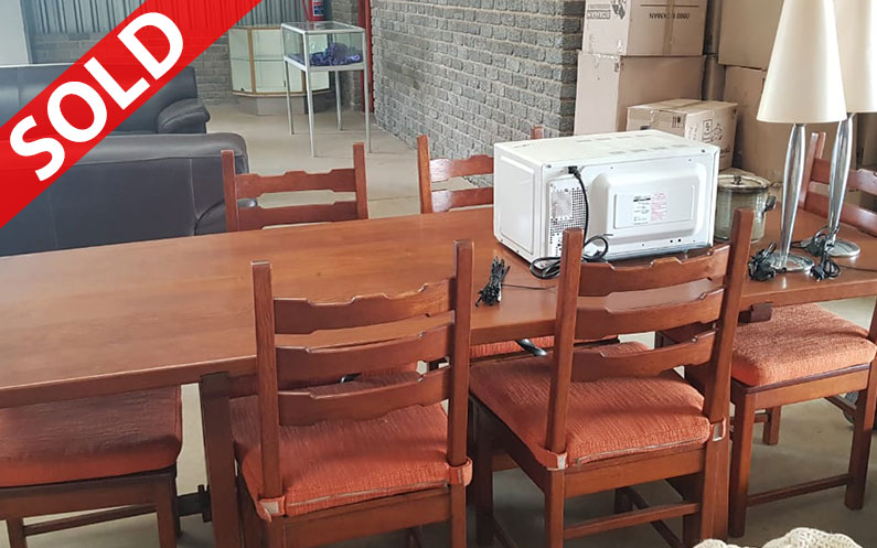 LARGE QUALITY SELECTION OF HOUSEHOLD AND ANTIQUE FURNITURE, OAK, CLOCKS, TEAK, LEATHER, APPLIANCES, CAMERAS, COLLECTABLES, MOTOR VEHICLES, ETC